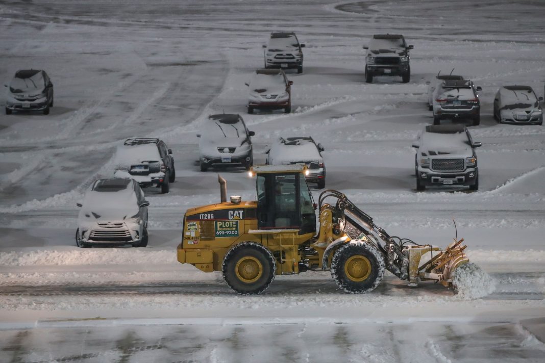 Airlines cancel most NYC-area flights ahead of snowstorm