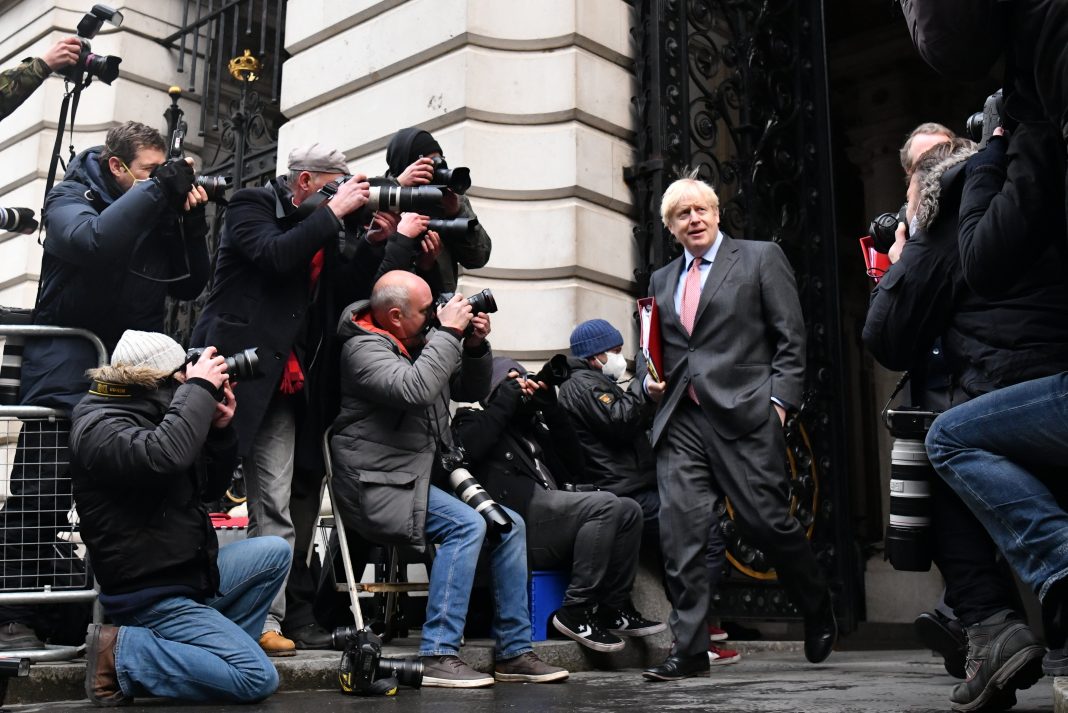 UK-EU Brexit talks hang in the balance