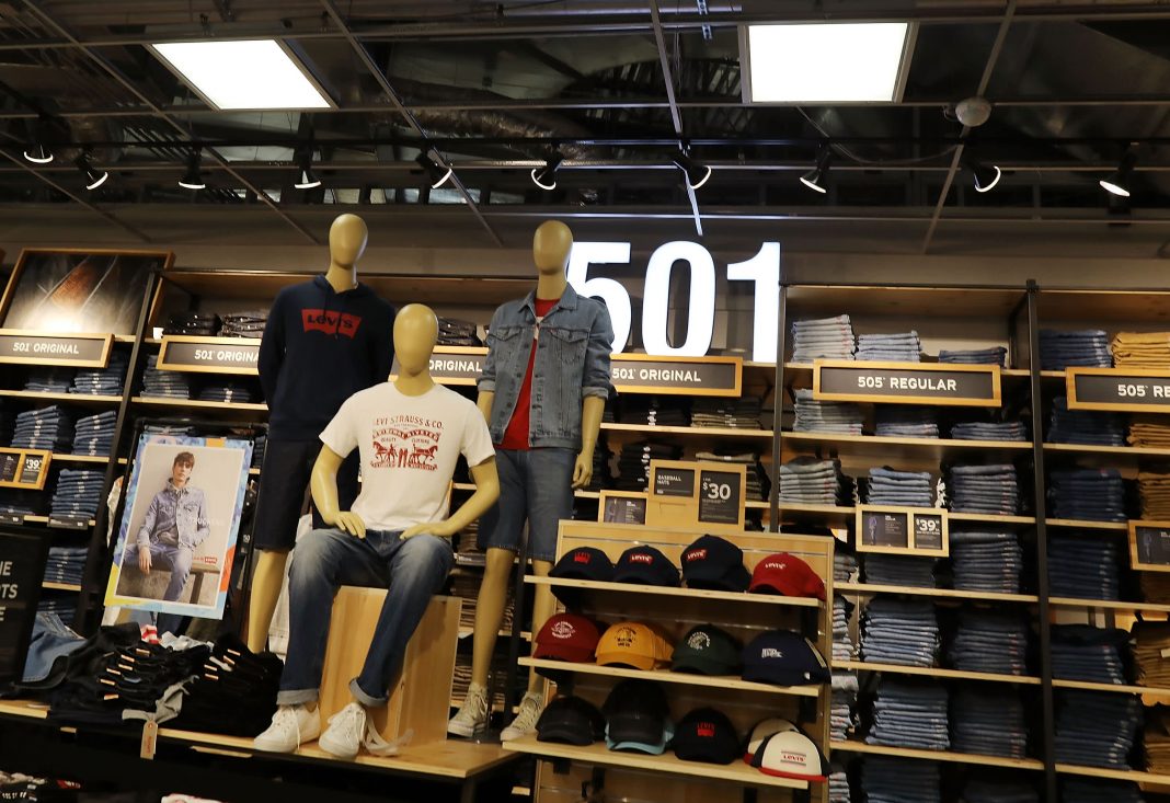 Levi's (LEVI) reports Q4 2020 earnings, sales beat