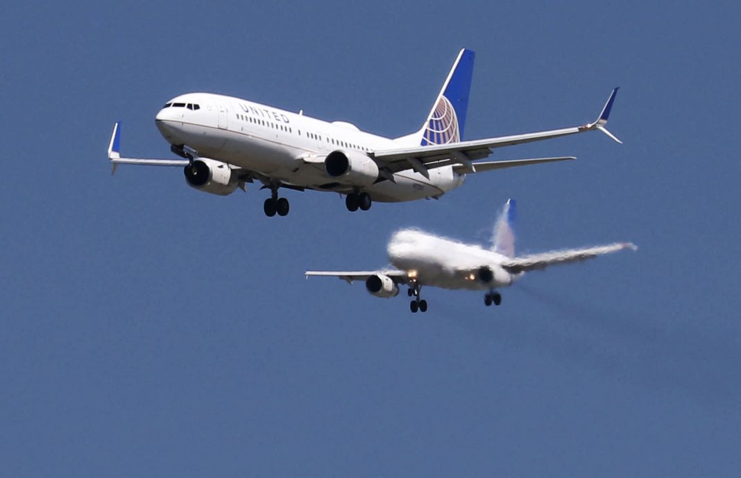 United Airlines warns thousands of workers that their jobs are at risk