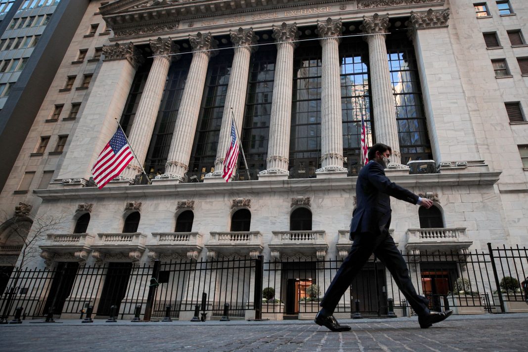 NYSE says it will no longer delist three Chinese telecom giants