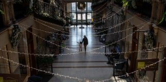 US Inventory Market and Financial system Tracker: Reside Updates The Grove Market in Asheville, N.C., in December. The Commerce Department reported a 0.7 percent drop in retail sales for the month.