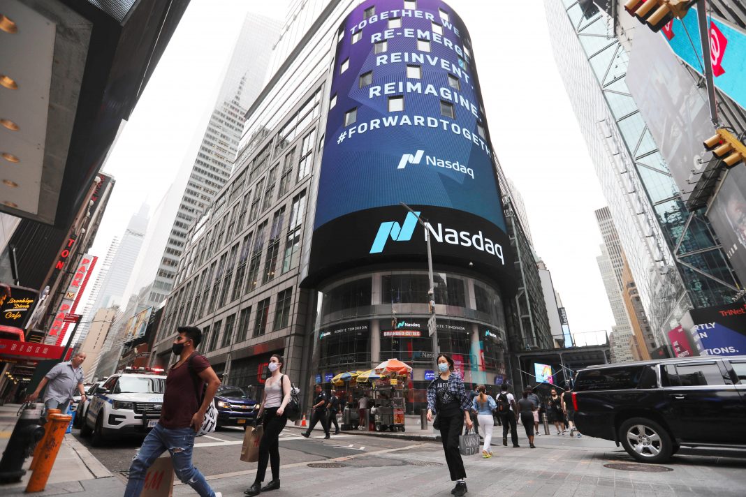 Nasdaq falls more than 1% as tech sell-off continues, Dow trades off low on Powell