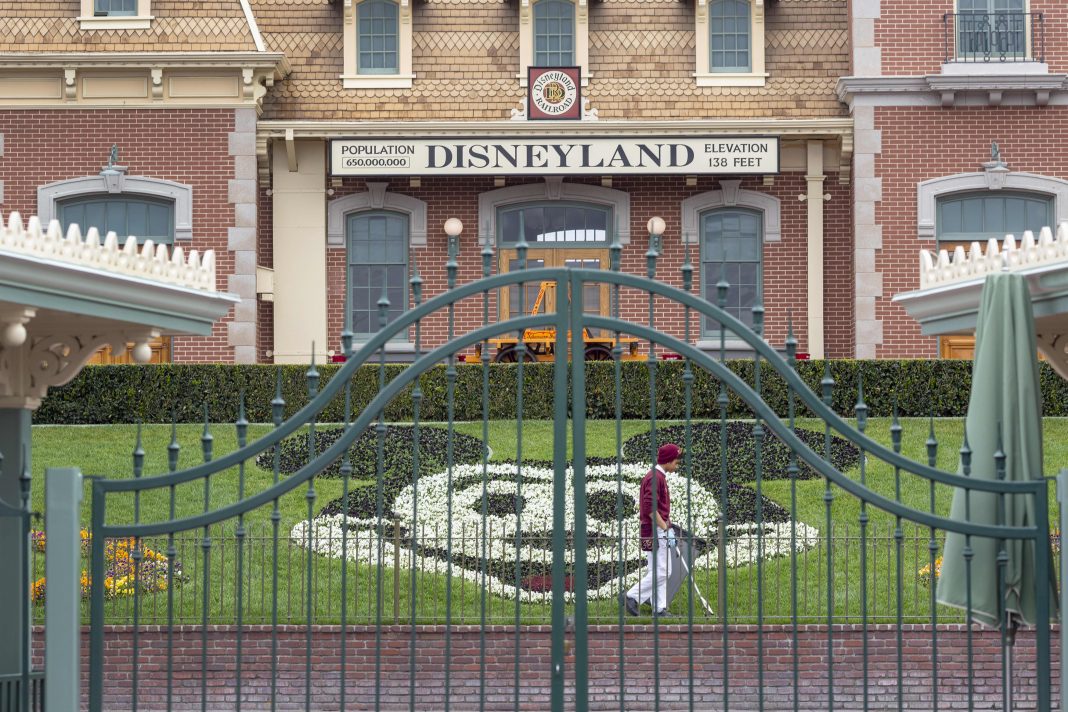 Coronavirus hurt theme parks, costing Disney $2.6 billion
