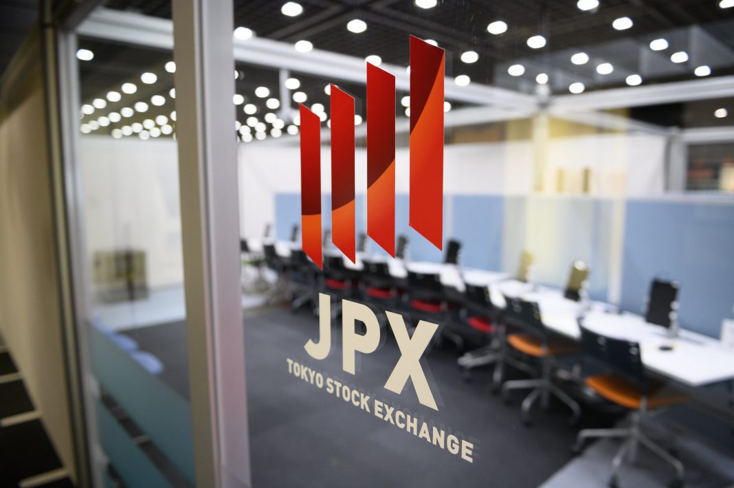 Asia stocks rise; China keeps benchmark lending rate unchanged