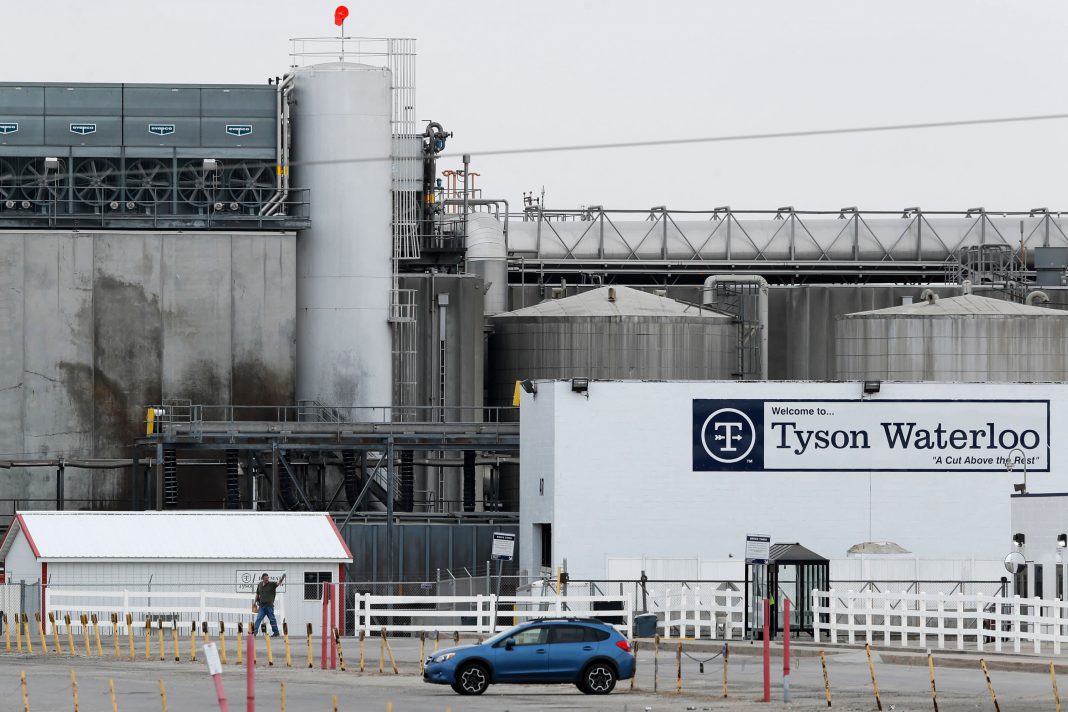 Tyson Foods begins vaccinating workers, but struggles to find doses