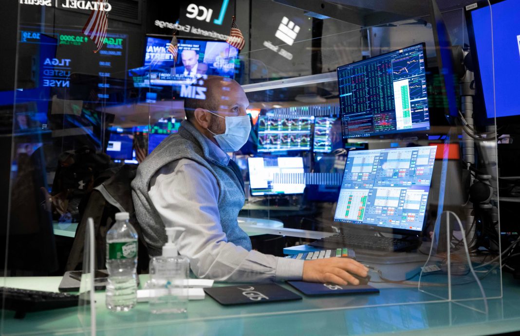 S&P 500 ekes out small gain for its third positive day, Alphabet pops