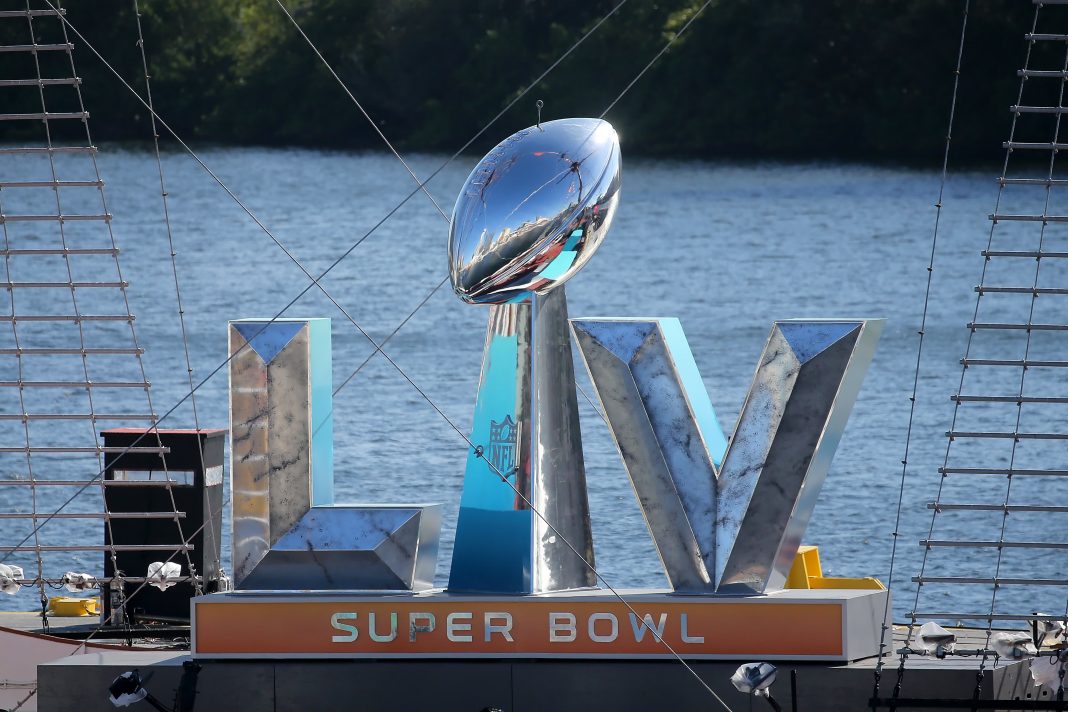 Super Bowl-winning MVP quarterback predicts Mahomes, Chiefs win