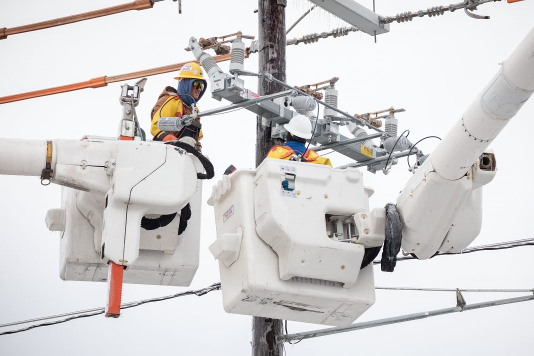 Houston mayor says state should pay for high power bills