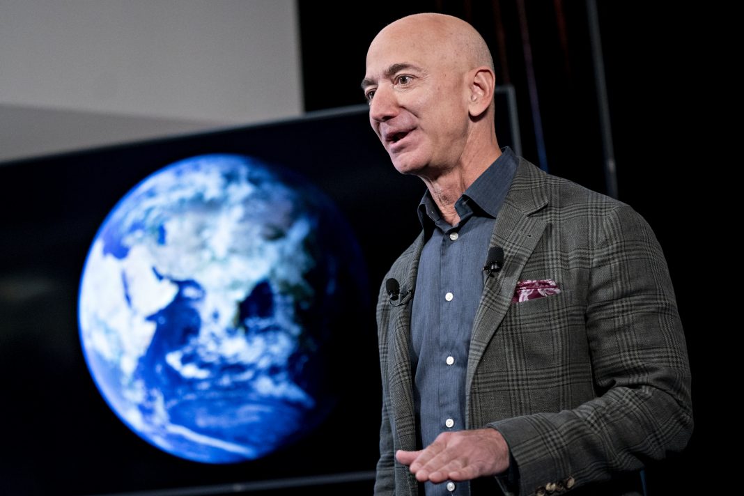 Jeff Bezos tours Relativity Space headquarters with Tim Ellis