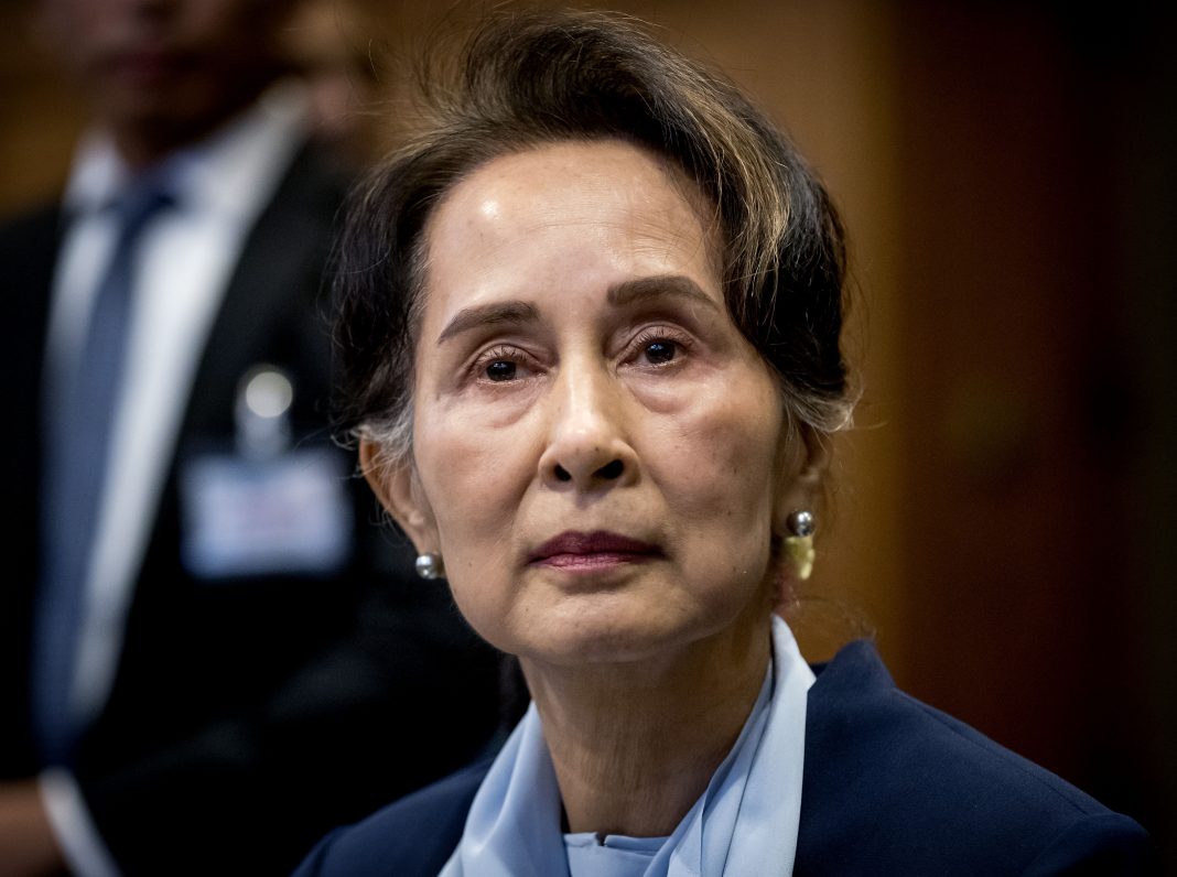 U.S. trying to contact Aung San Suu Kyi after civilians die in military custody