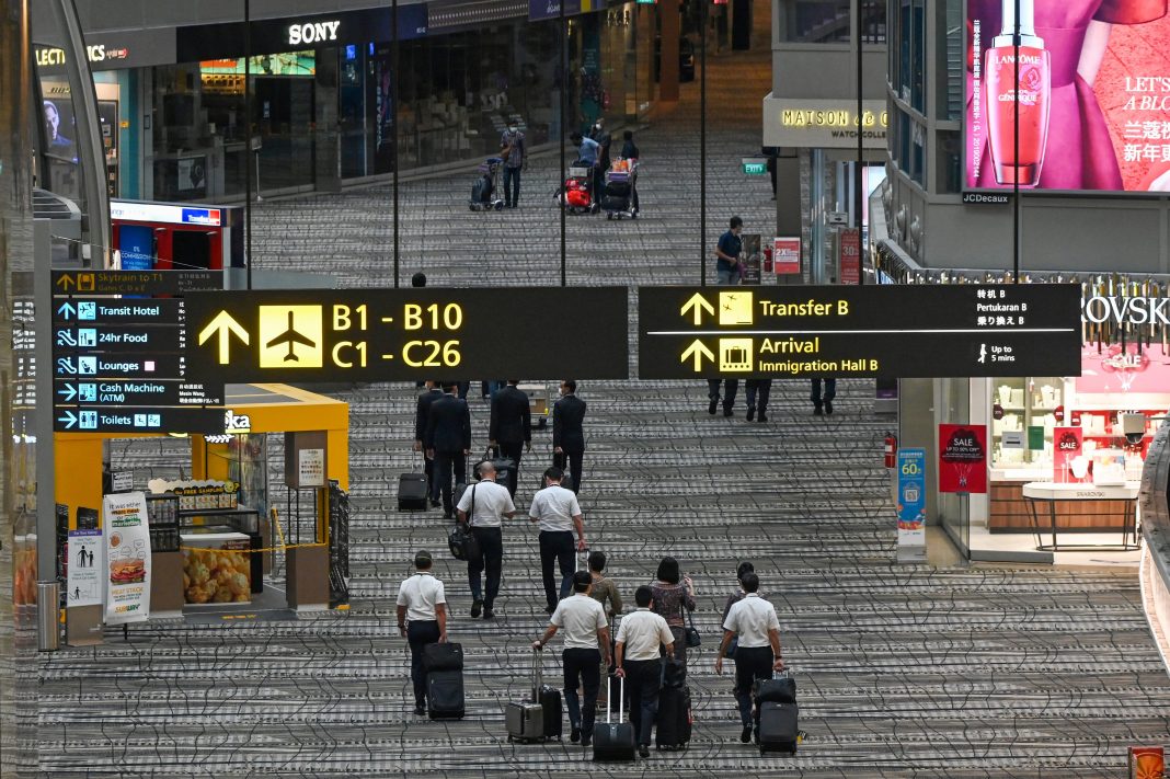 Singapore Airlines, Qantas shares jump