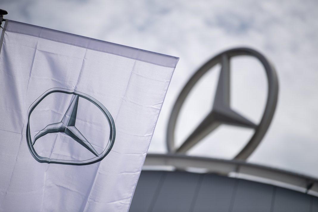 Daimler expects intense competition if Apple, Alibaba enter car market