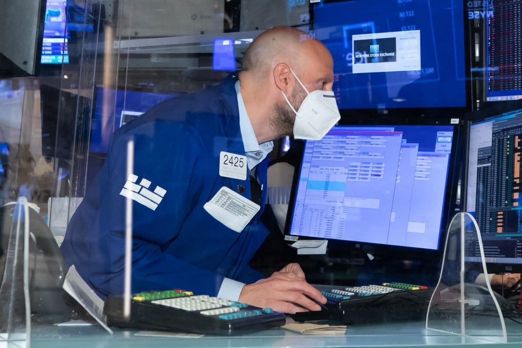 S&P, Nasdaq 100 futures are higher after Apple & Facebook beat estimates