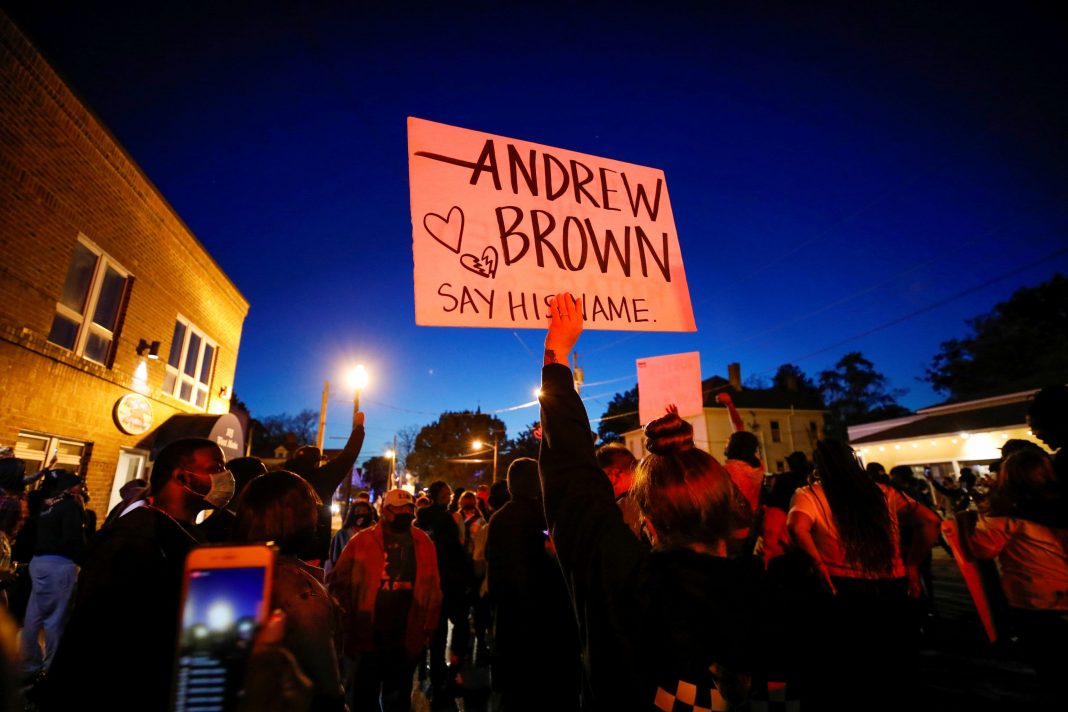 FBI opens civil rights probe into police shooting