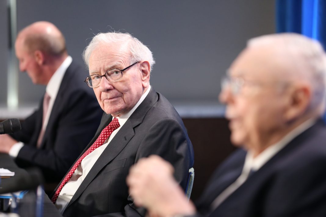 Cramer rejects Buffett's stance on stock picking, favors hybrid model