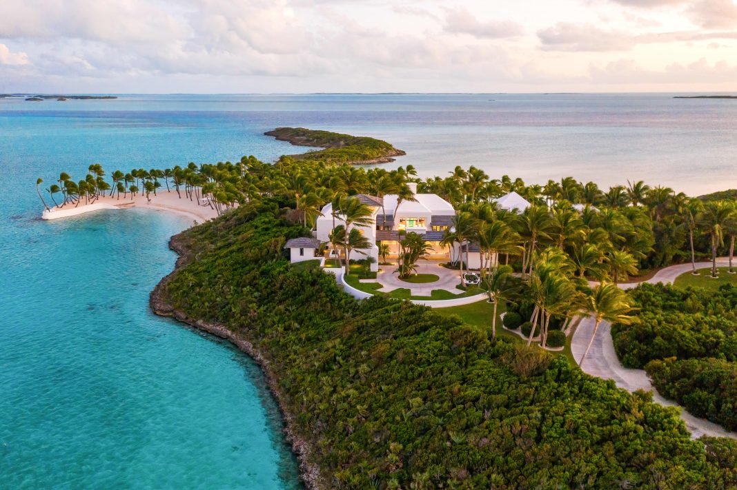 Tour Faith Hill and Tim McGraw's $35 million private island