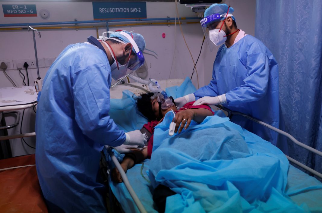 Daily cases rise above 400,000 again