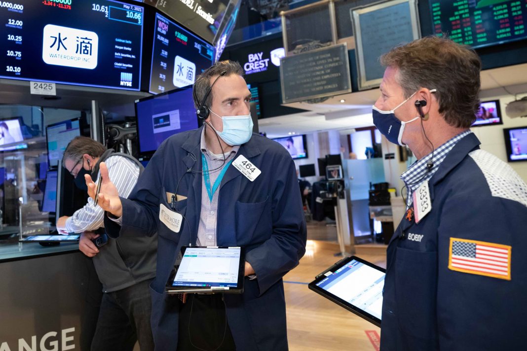 Stock futures dip slightly after Wall Street's worst week since February